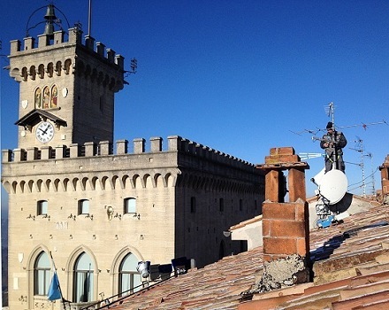 Antenne Contrada Omagnano - poco distante dal Palazzo Pubblico Governo